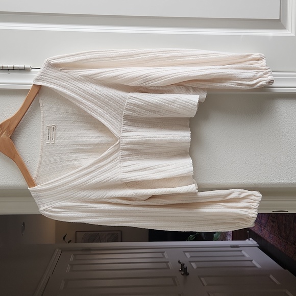 Urban Outfitters cream vneck crop top knit long sleeve medium boho peplum - Picture 1 of 8
